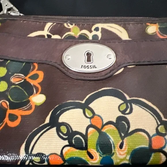 Fossil Key-Per Coated Canvas Purse Wristlet Floral Print Multicolor Zip Closure. - Picture 9 of 9